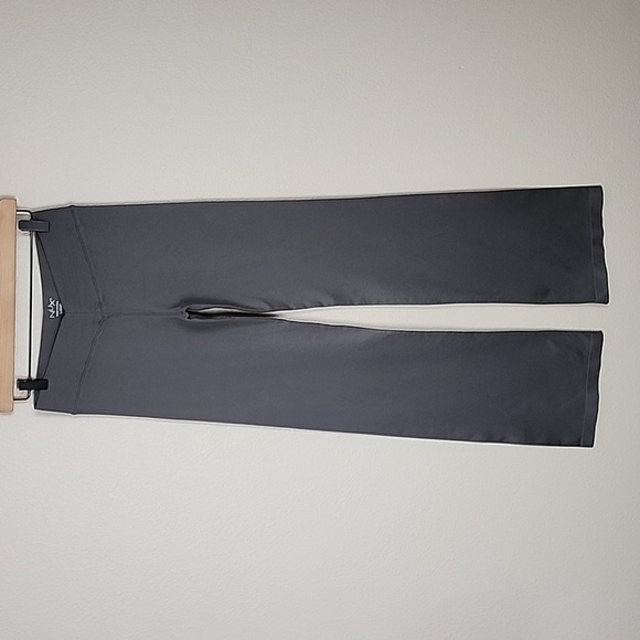 NUX Fitness Gray V Flared Leggings - Picture 1 of 8